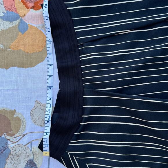 Alice & Olivia Pleated Black Flared Skirt: Small - Picture 7 of 7